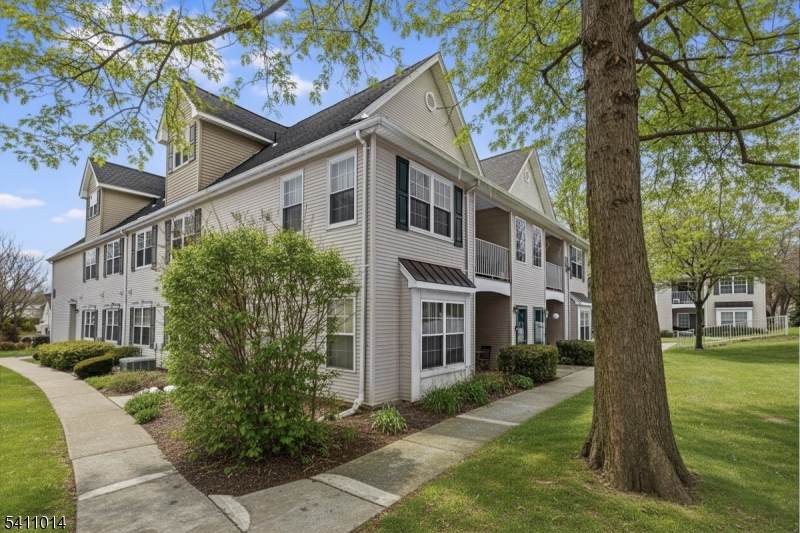 240 Cambridge Ct - Photo 1