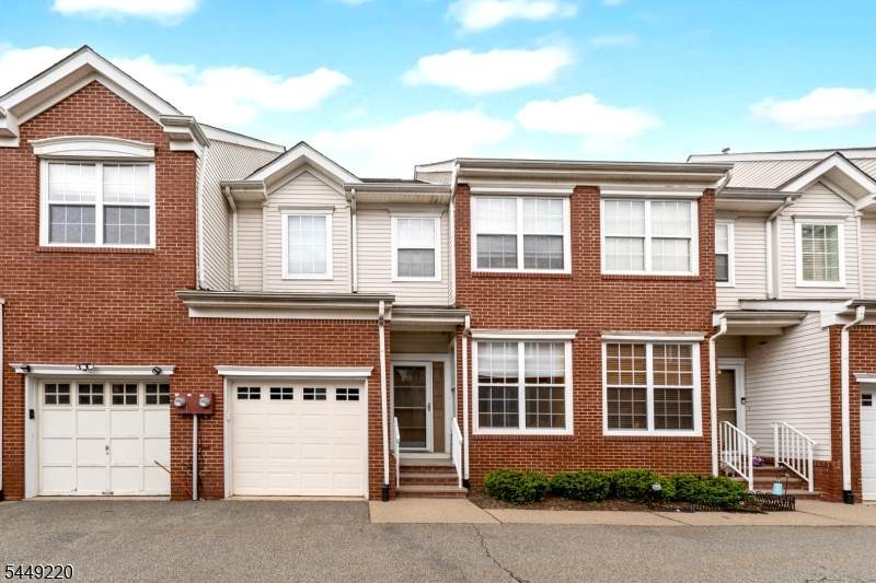 72 Albert Ct - Photo 1