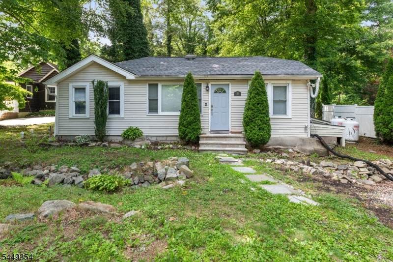 35 Bayonne Dr - Photo 1