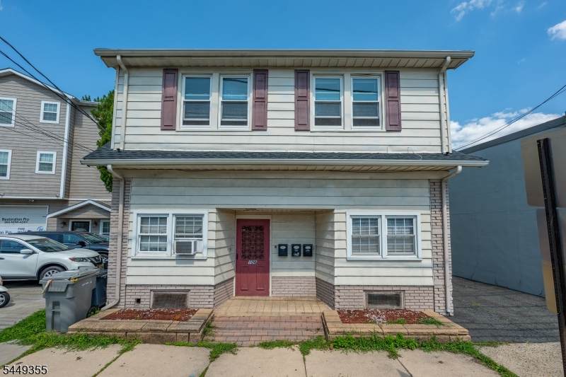 106 Broughton Ave - Photo 1
