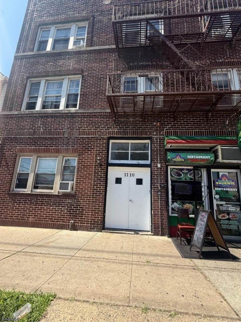 1110 S Wood Ave - Photo 1