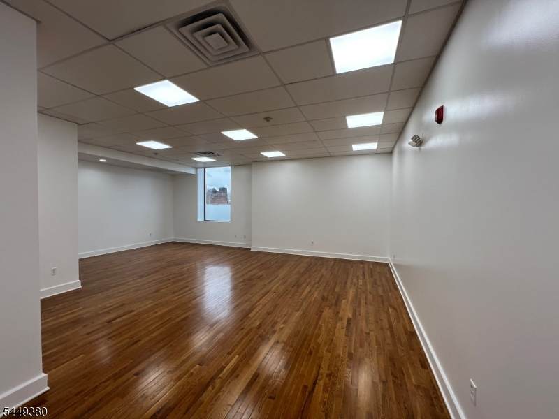 407 39Th St - Photo 1
