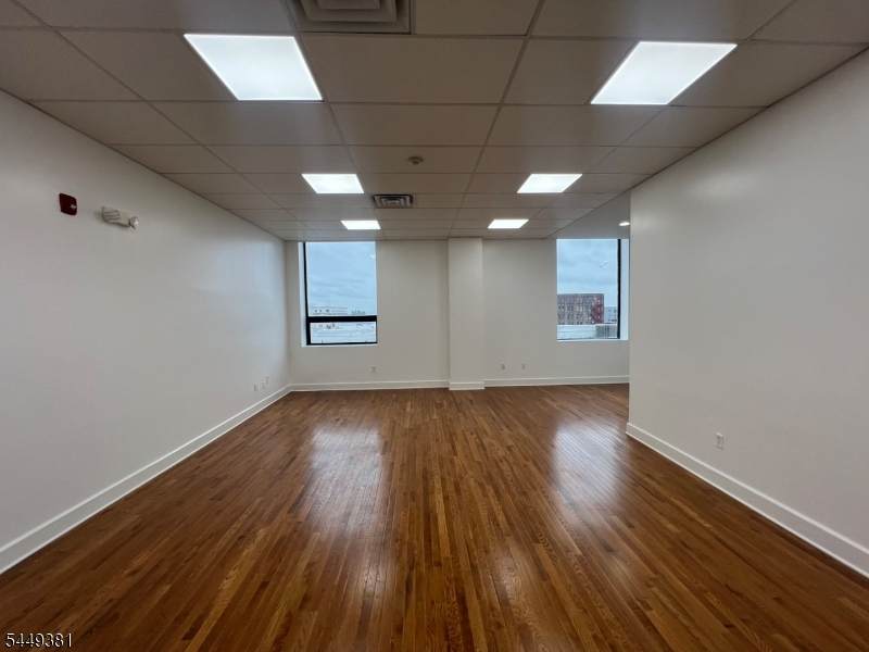 407 39Th St - Photo 1