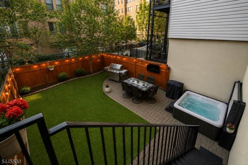 128 Jackson St - Photo 1