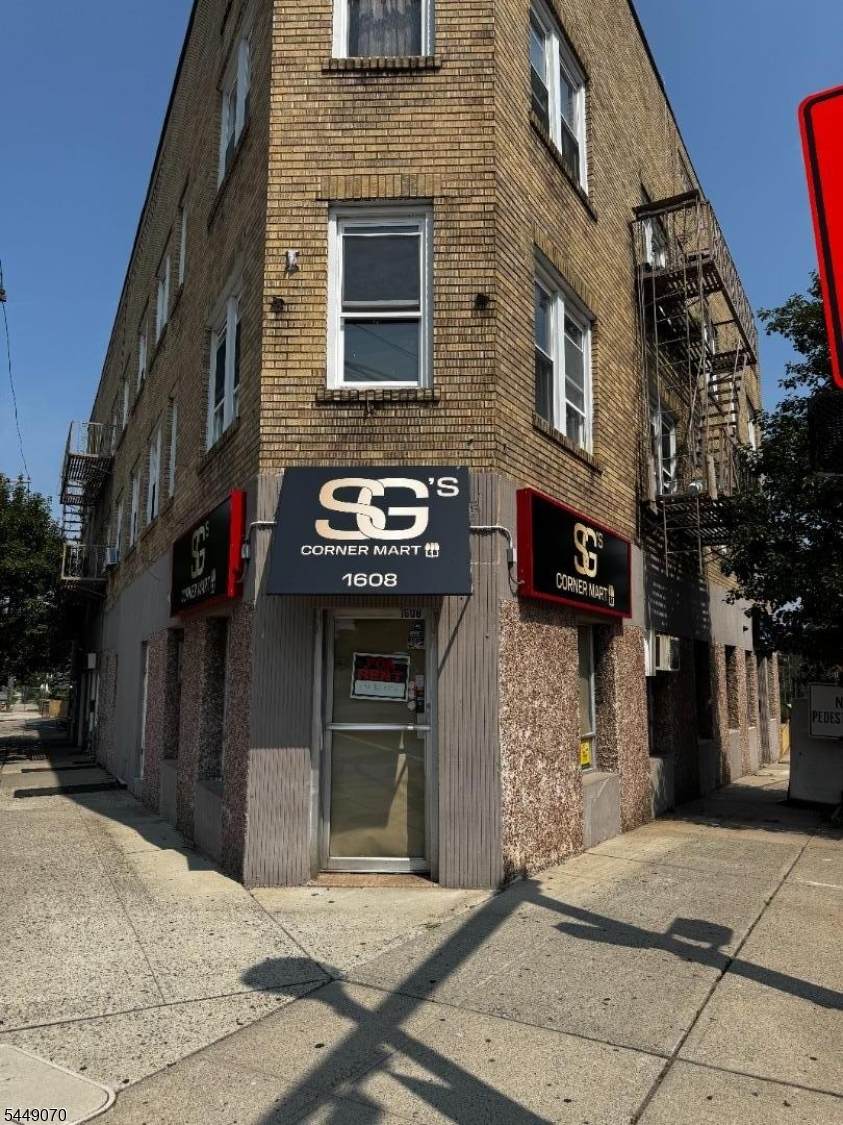 1608 Irving St - Photo 1