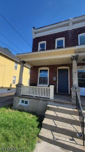 244 Irwin St - Photo 1