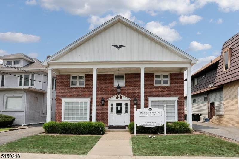 326 Lafayette Ave - Photo 1