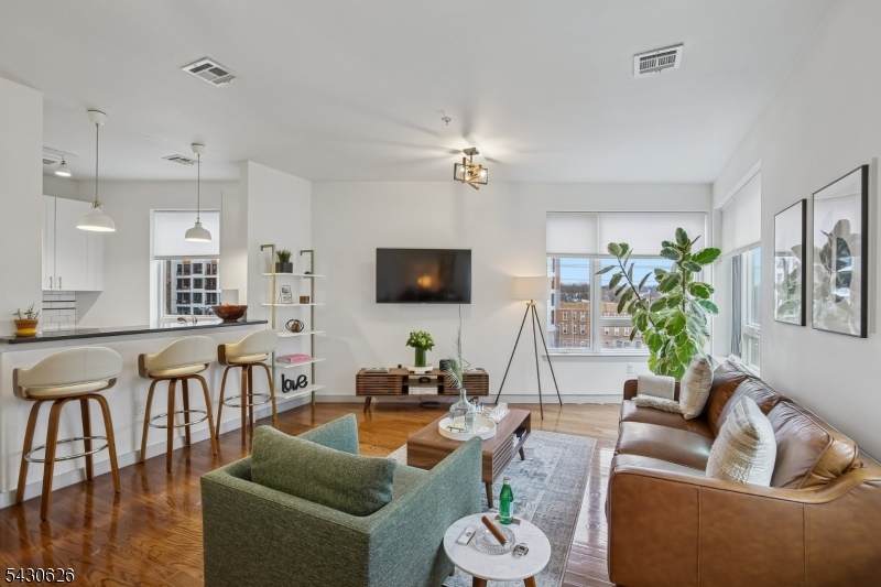 52 Lincoln Ave - Photo 1