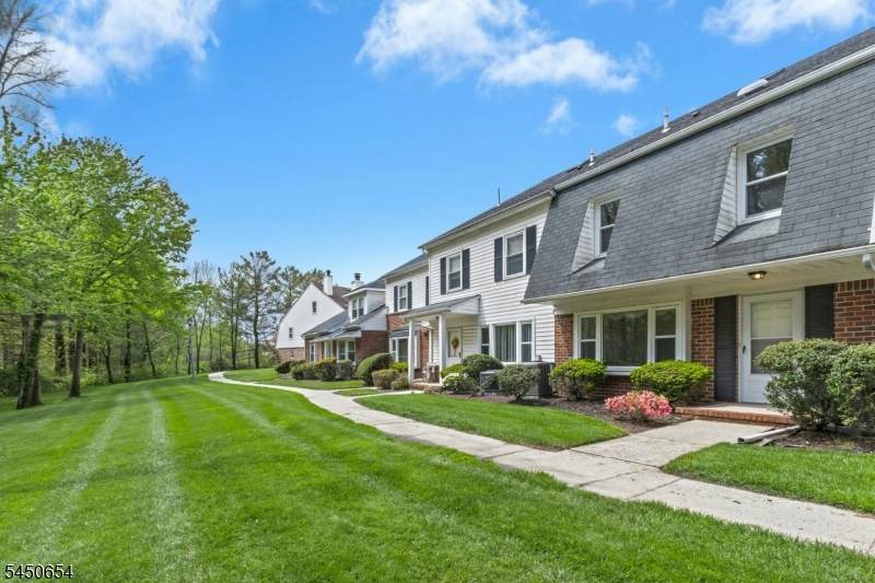 12 Harwich Ct - Photo 1