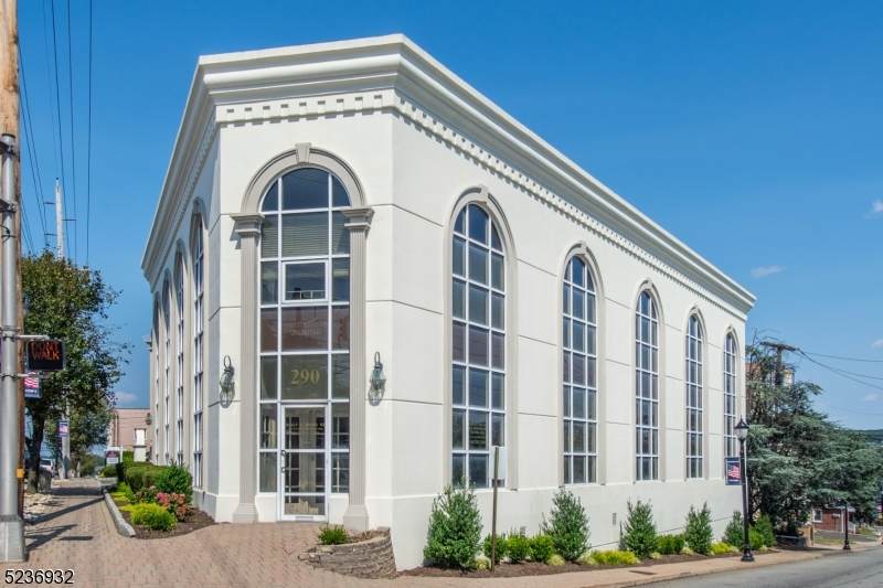 290 Union Blvd - Photo 1