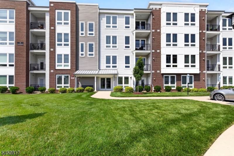 1 Vanderbilt Blvd - Photo 1