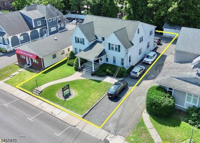 661 Franklin Ave - Photo 1