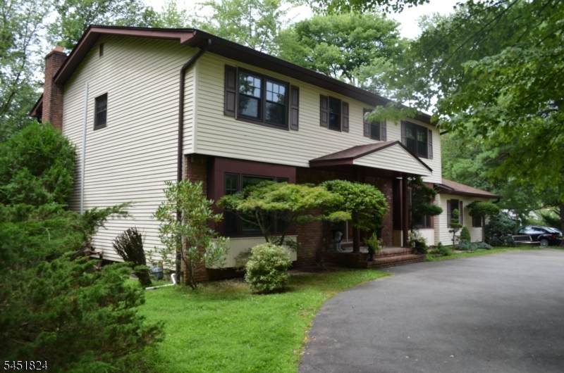 1 Glenbrook Ct - Photo 1