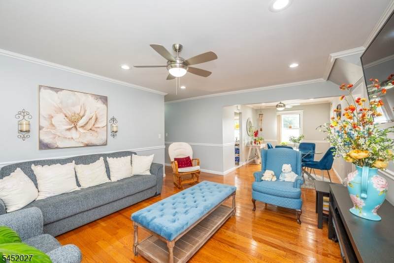 1136 Valley Rd - Photo 1