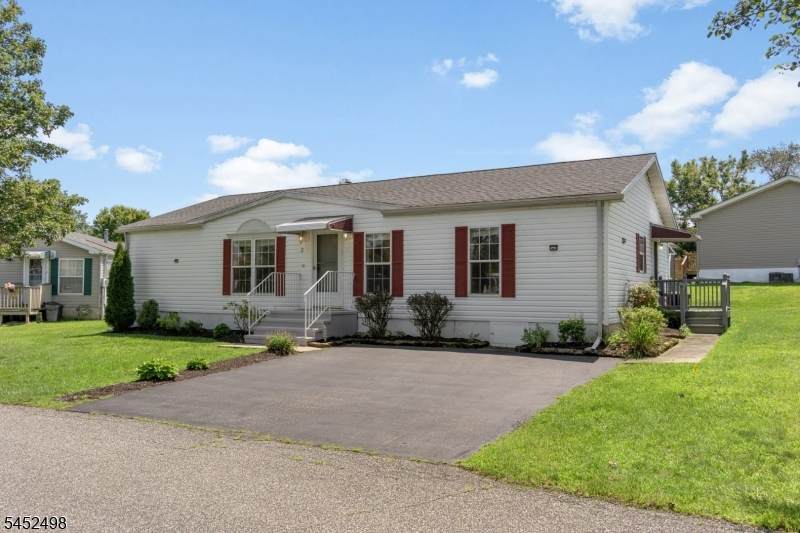 3 Lantern Ln - Photo 1