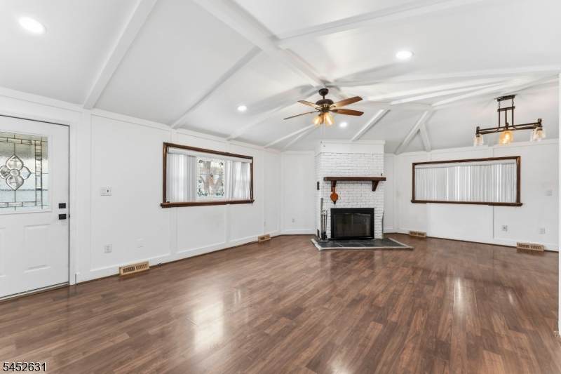 28 Butler St - Photo 1