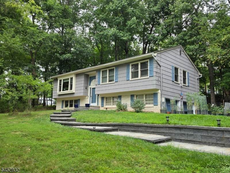 154 Hillside Ave - Photo 1