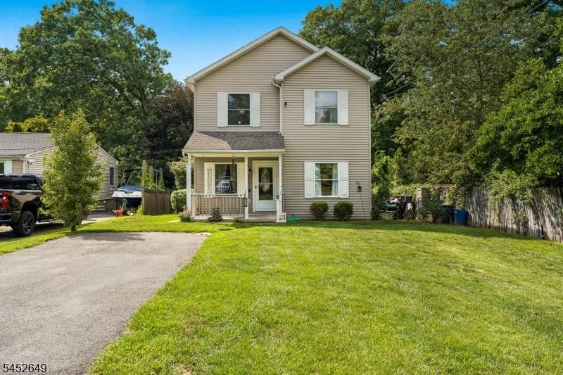 2 Elizabeth Pl - Photo 1