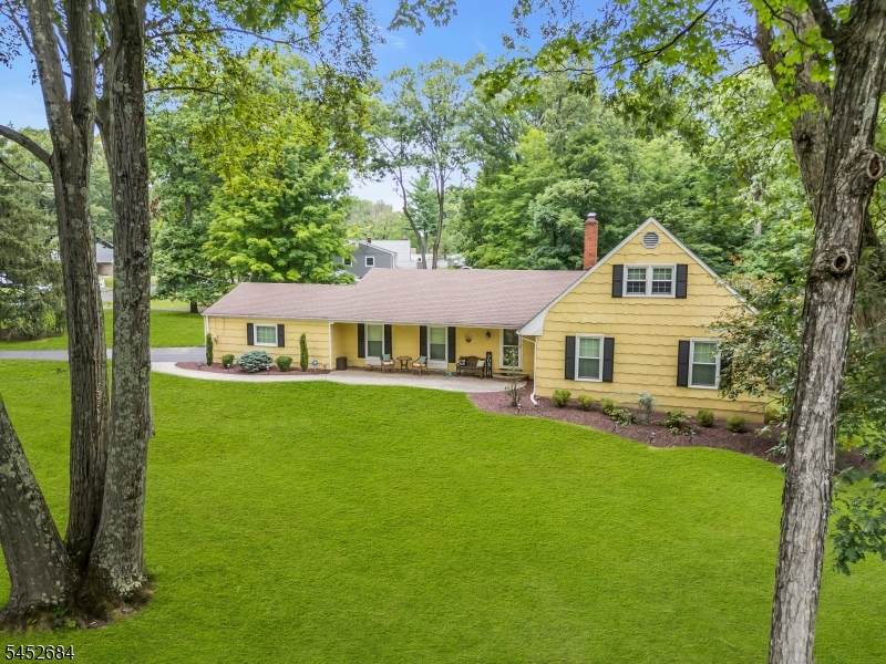 1117 Cambridge Ln - Photo 1
