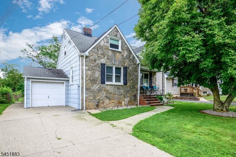 110 Amherst Ave - Photo 1