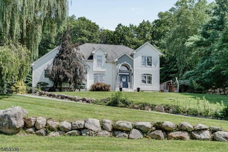 10 Skyler Ct - Photo 1
