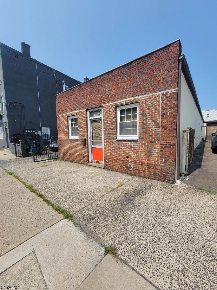 31 Belmont Ave - Photo 1