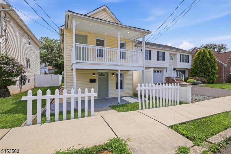 211 S 8Th Ave - Photo 1