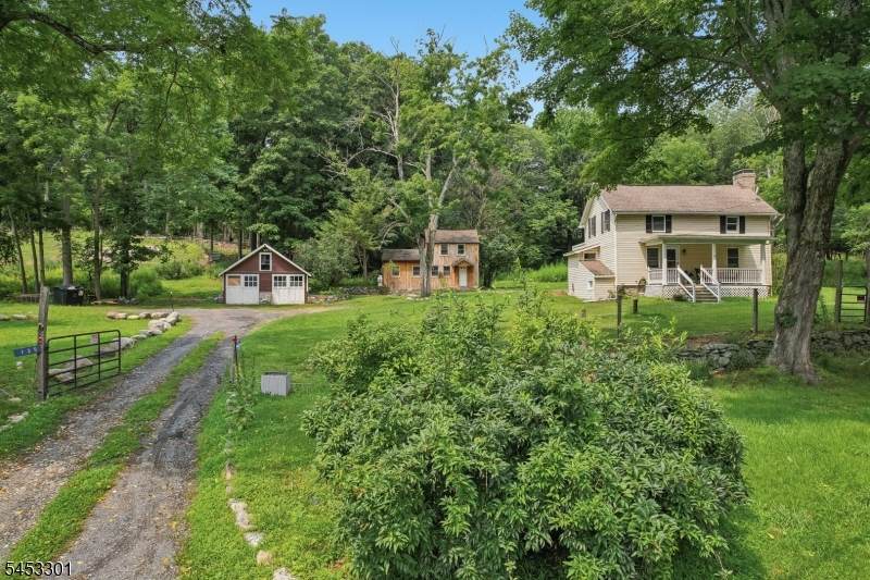 135 Millbrook Rd - Photo 1