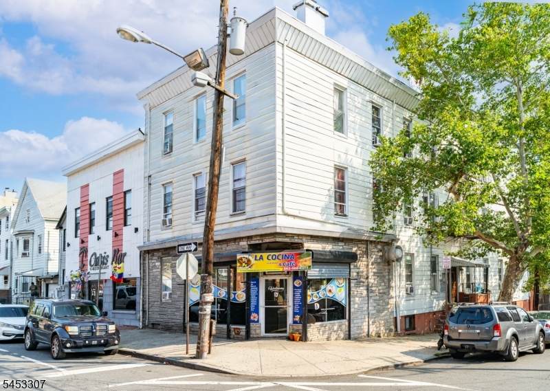 156 Jefferson St - Photo 1