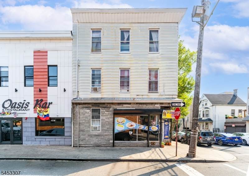 https://bt-photos.global.ssl.fastly.net/gsmls/orig_boomver_1_4046655-2.jpg