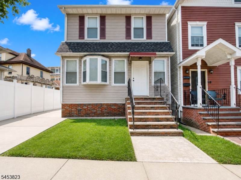 858 Lyons Ave - Photo 1