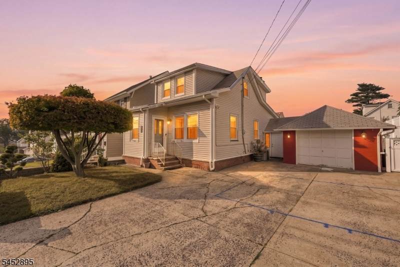 114 Melrose Ave - Photo 1