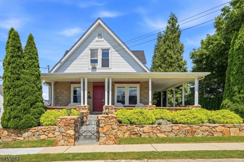 565 Grace Ave - Photo 1
