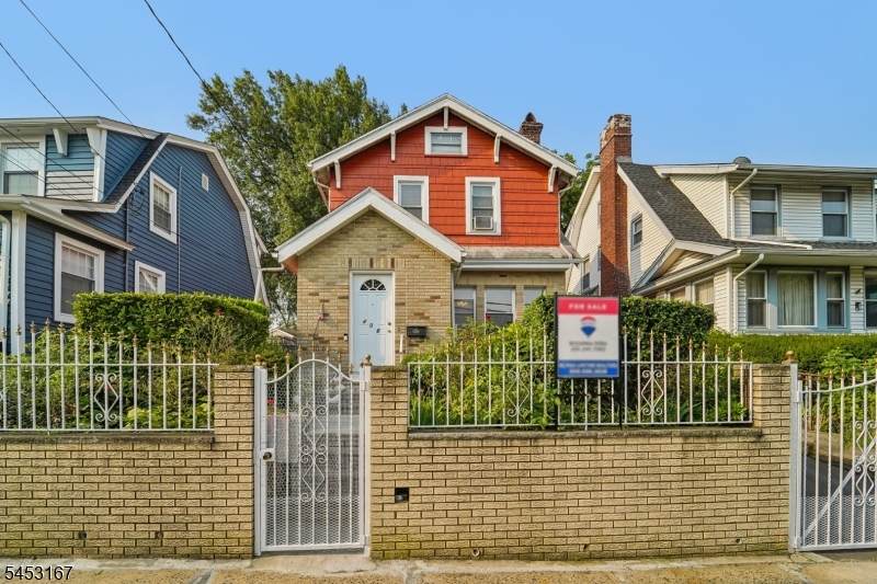 406 3Rd Ave W - Photo 1
