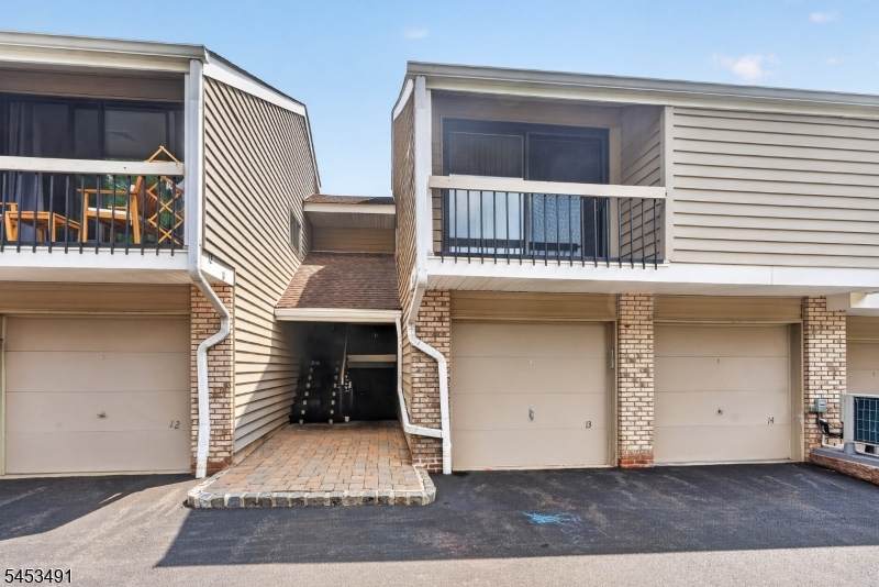 13 Evergreen Dr - Photo 1