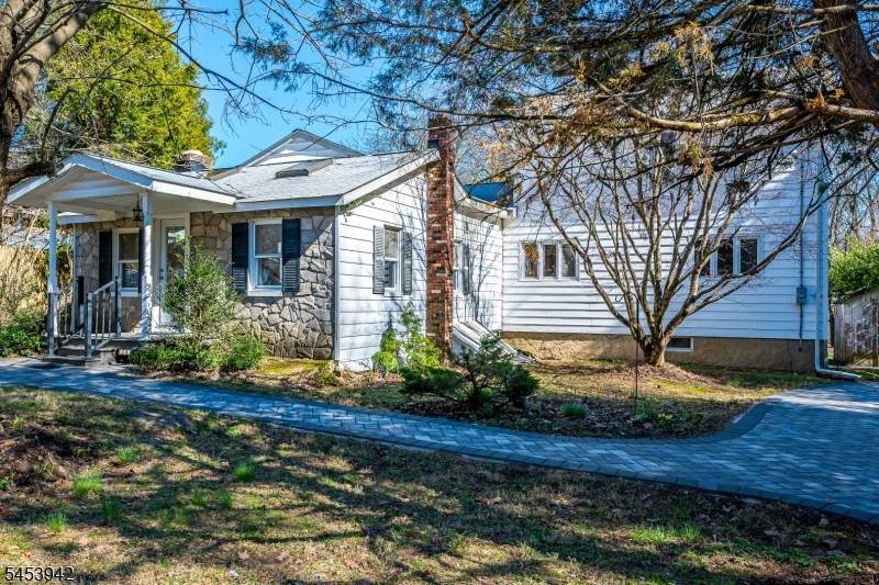 16 Skytop Rd - Photo 1