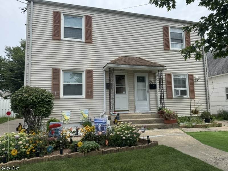 582 Garden Ave - Photo 1