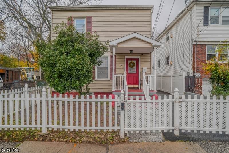 74 Lincoln Pl - Photo 1