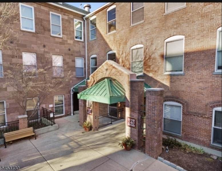 240 Main St - Photo 1