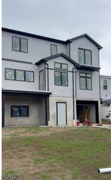 312 Lincoln St - Photo 1