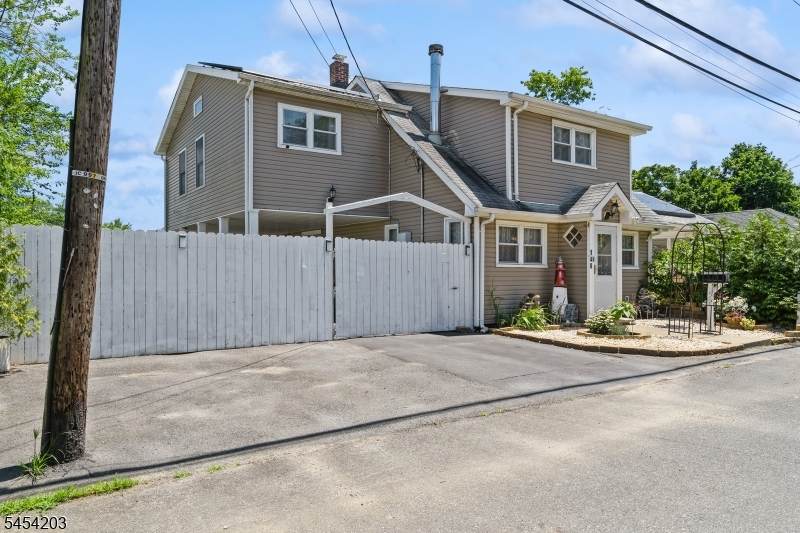 148 Mckinley Ave - Photo 1