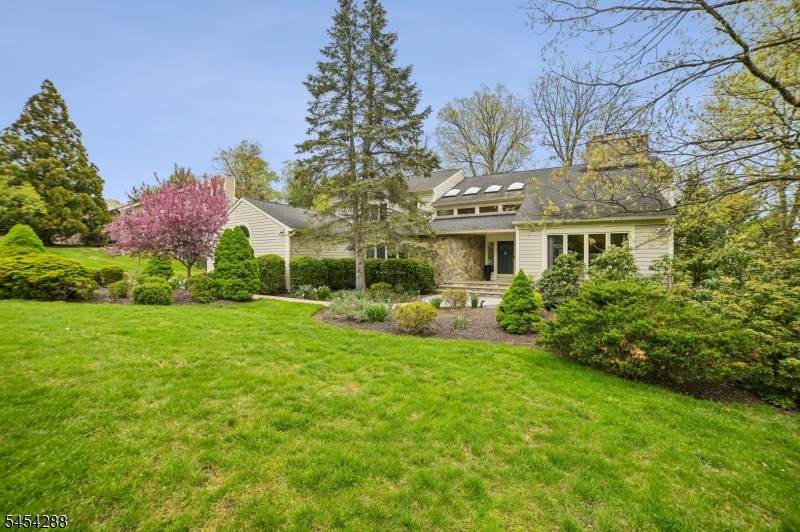 11 Hawthorne Ct - Photo 1