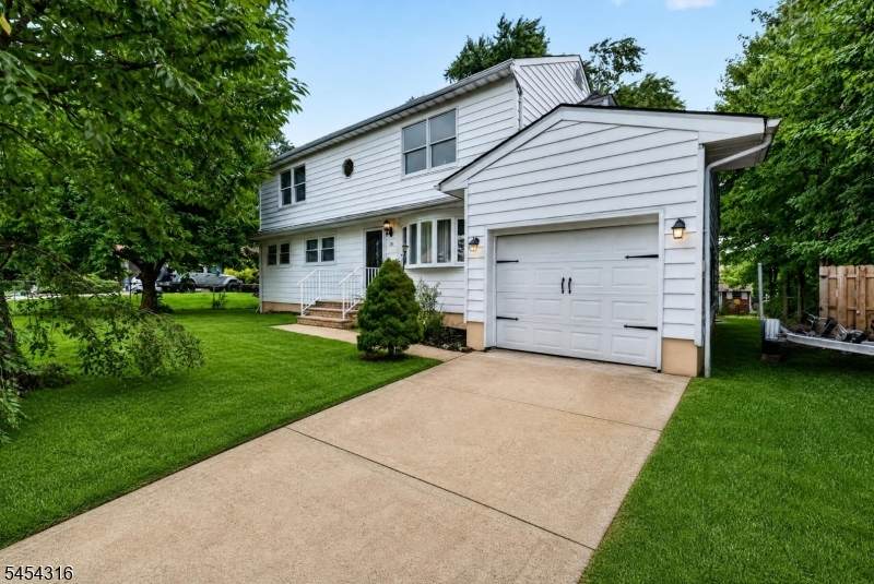 20 Thompson Ave - Photo 1