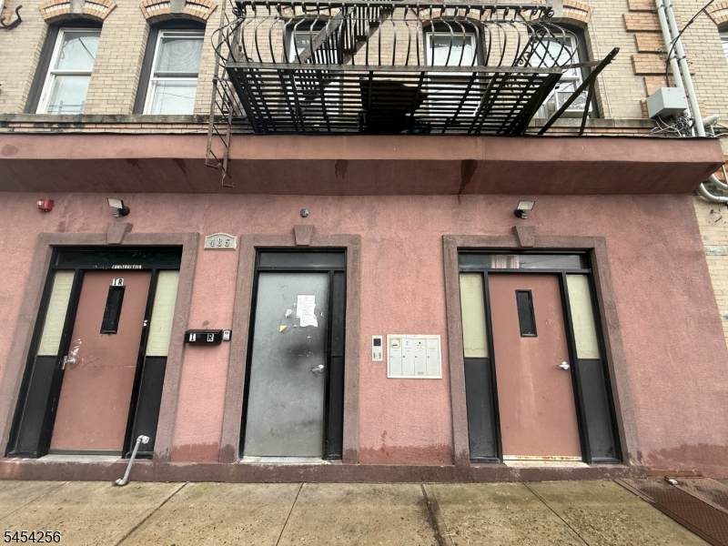 485 18Th Ave - Photo 1