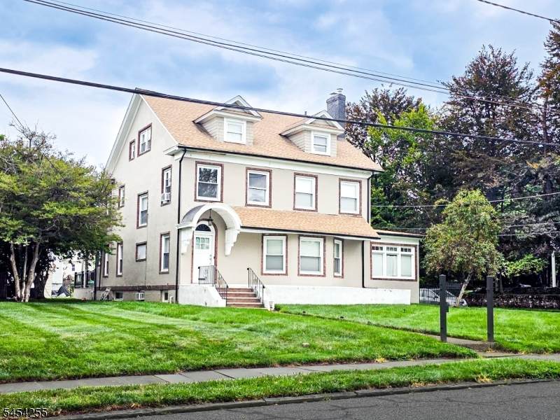 925 Hillside Ave - Photo 1