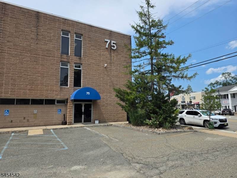 75 Bloomfield Ave - Photo 1