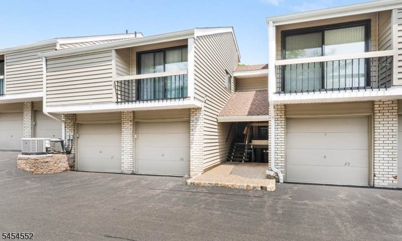 25 Hillside Ct - Photo 1