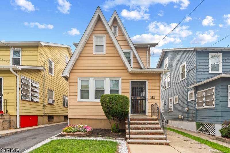121 Scofield St - Photo 1