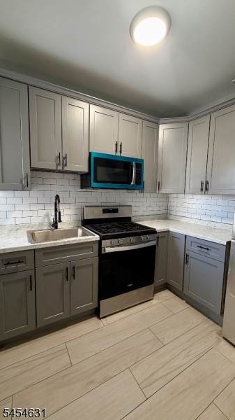 423 River St - Photo 1