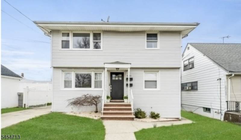 1411 Hussa St - Photo 1